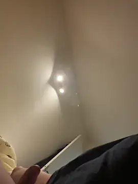  t0ni0  online show from 04.19.26