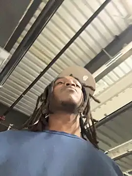 Snapshot of sneakylink13__ chatting on 10.29.25 sneakylink13   online show from 10.29.25