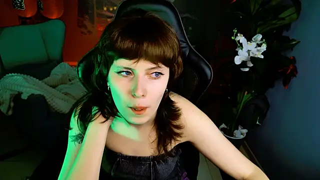 Snapshot of LolaAsmus chatting on 04.09.26 LolaAsmus online show from 04.09.26