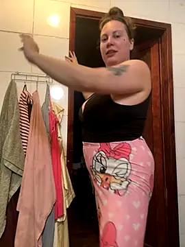 Snapshot of Yanacool007 chatting on 12.04.25 Yanacool007 online show from 12.04.25