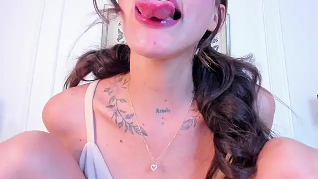 Vennus gir online show from 12.16.24