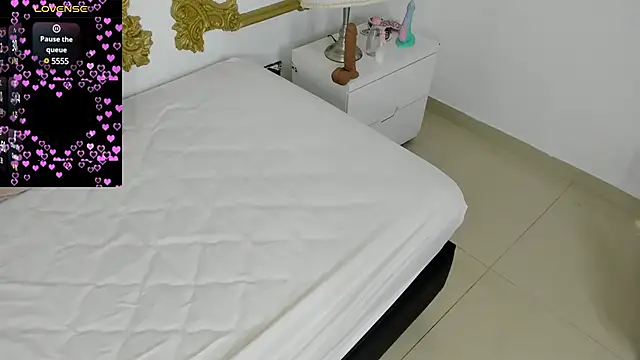 Vennus gir online show from 02.23.25