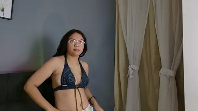 Snapshot of miaa_lux chatting on 11.13.25 miaa lux online show from 11.13.25