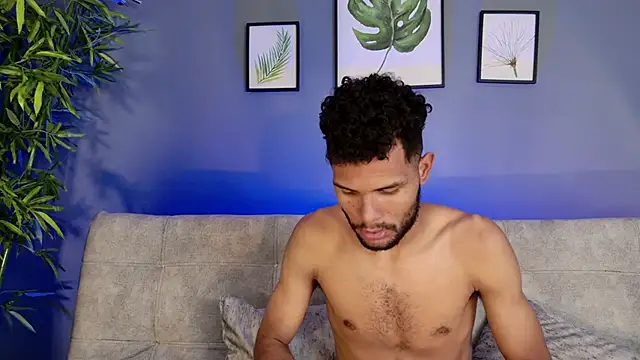 Snapshot of miaa_lux chatting on 11.30.25 miaa lux online show from 11.30.25