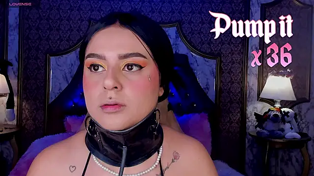 SoffiQueen online show from 02.28.26