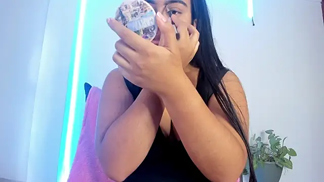 Snapshot of anniesweet- chatting on 12.05.25 anniesweet- online show from 12.05.25