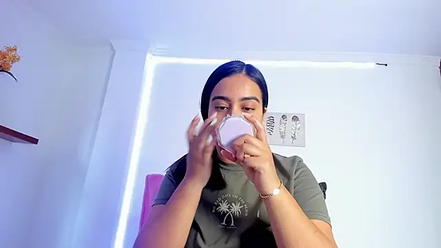 Snapshot of anniesweet- chatting on 04.10.26 anniesweet- online show from 04.10.26