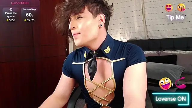 Snapshot of Hornymoan chatting on 10.31.25 Hornymoan online show from 10.31.25