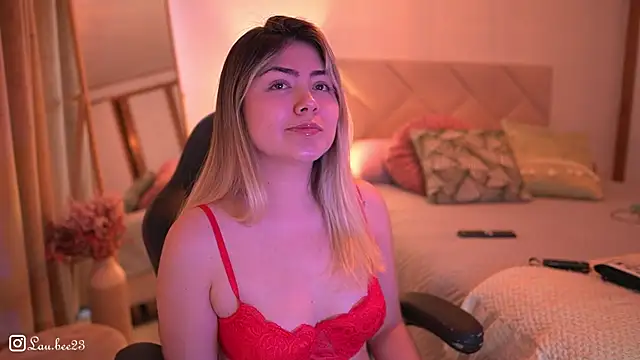 Lau Bee online show from 11.08.25