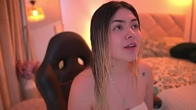 Lau Bee online show from 11.25.25