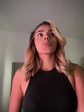 ZoeJohnsoon online show from 03.05.26