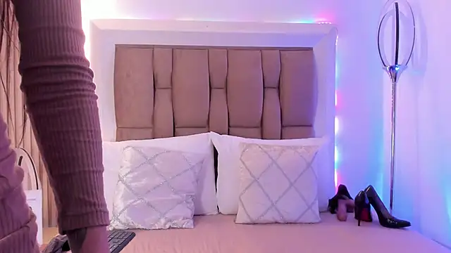 Snapshot of Clarisse28 chatting on 11.27.25 Clarisse28 online show from 11.27.25