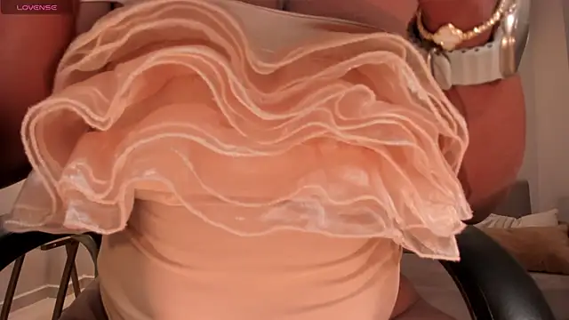 Snapshot of SavannahStorm chatting on 10.26.25 SavannahStorm online show from 10.26.25