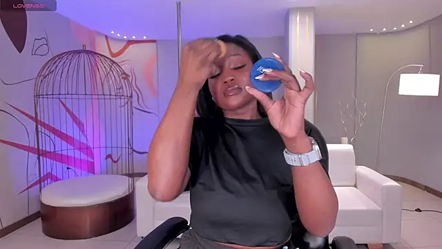 Snapshot of SavannahStorm chatting on 11.28.25 SavannahStorm online show from 11.28.25