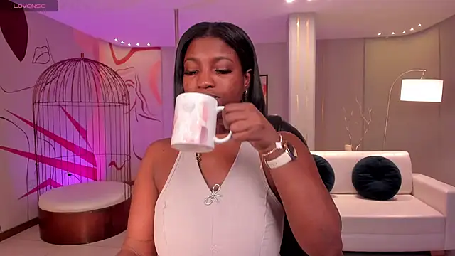 Snapshot of SavannahStorm chatting on 11.29.25 SavannahStorm online show from 11.29.25