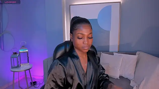 Snapshot of SavannahStorm chatting on 12.04.25 SavannahStorm online show from 12.04.25