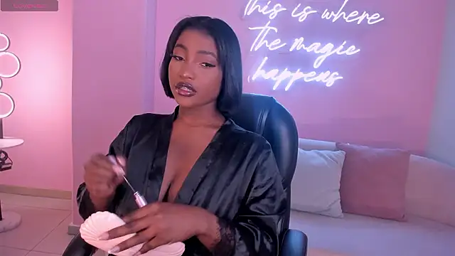 Snapshot of SavannahStorm chatting on 02.18.26 SavannahStorm online show from 02.18.26