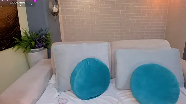 IsabellaHill  online show from 12.18.24