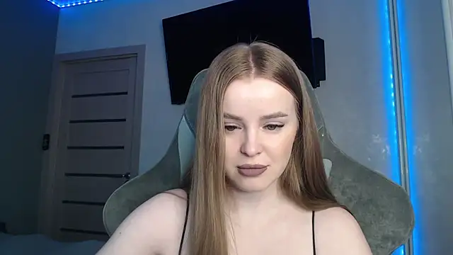 Snapshot of YourBitsy chatting on 02.21.26 YourBitsy online show from 02.21.26