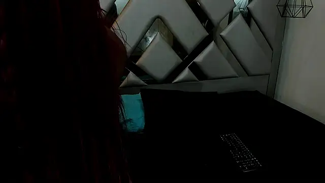 Nahomi-Hill online show from 09.08.25