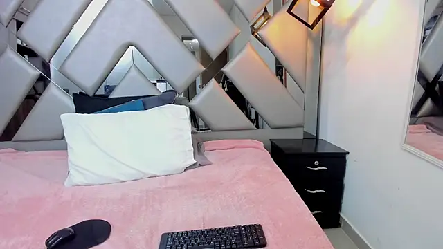 Nahomi-Hill online show from 03.26.26