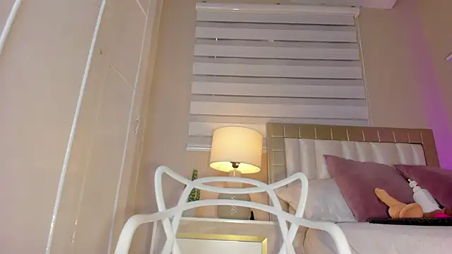 zoe sky  online show from 02.04.25