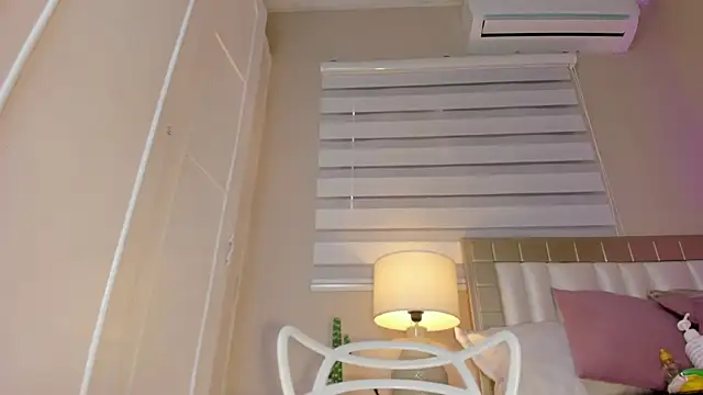 zoe sky  online show from 03.08.25