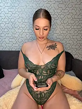 Snapshot of Tatti-Go chatting on 11.22.25 Tatti-Go online show from 11.22.25