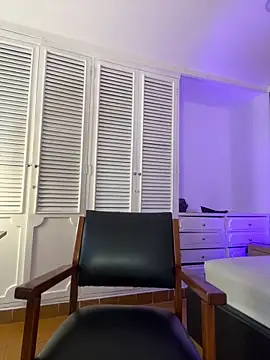 Adel Nesbiit online show from 04.18.26