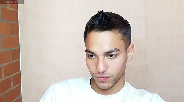 Snapshot of Leandro_valenzuela chatting on 02.27.25 Leandro valenzuela online show from 02.27.25