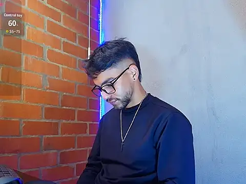 Snapshot of Leandro_valenzuela chatting on 10.29.25 Leandro valenzuela online show from 10.29.25