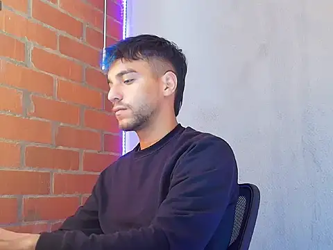 Snapshot of Leandro_valenzuela chatting on 11.07.25 Leandro valenzuela online show from 11.07.25