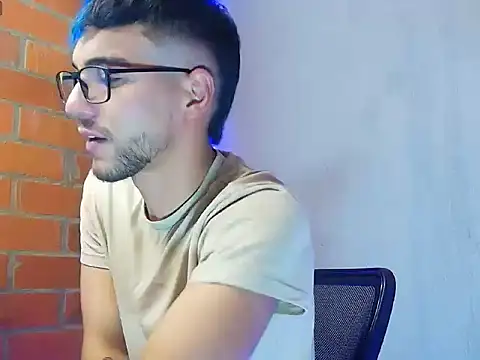 Snapshot of Leandro_valenzuela chatting on 11.13.25 Leandro valenzuela online show from 11.13.25