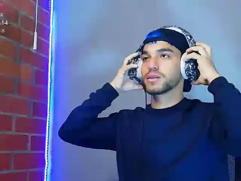 Snapshot of Leandro_valenzuela chatting on 11.17.25 Leandro valenzuela online show from 11.17.25