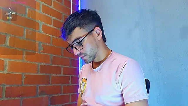 Snapshot of Leandro_valenzuela chatting on 11.25.25 Leandro valenzuela online show from 11.25.25