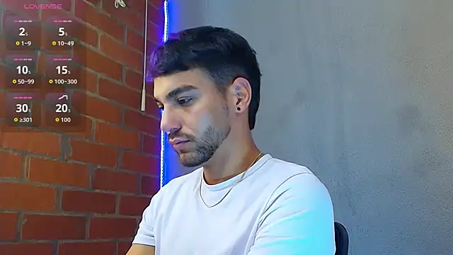 Snapshot of Leandro_valenzuela chatting on 12.19.25 Leandro valenzuela online show from 12.19.25