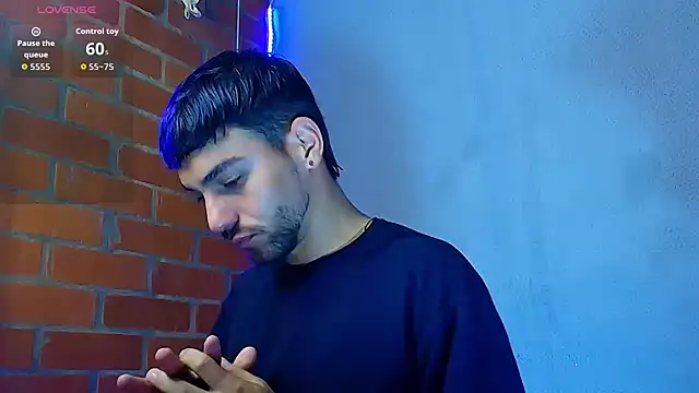 Snapshot of Leandro_valenzuela chatting on 12.22.25 Leandro valenzuela online show from 12.22.25