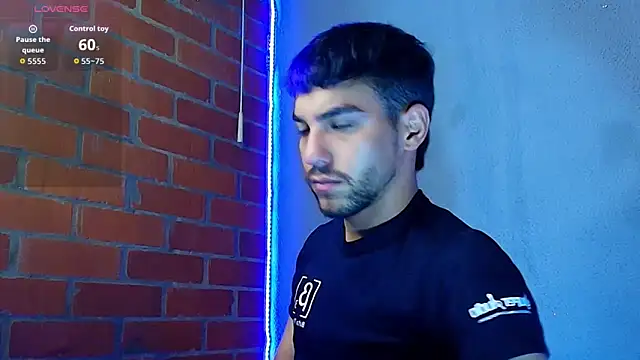 Snapshot of Leandro_valenzuela chatting on 12.23.25 Leandro valenzuela online show from 12.23.25