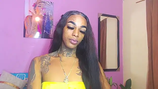 Snapshot of badgirls_cx chatting on 10.25.25 badgirls cx online show from 10.25.25