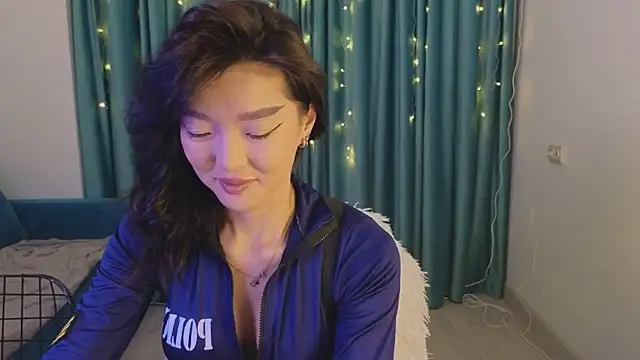 Snapshot of AudreyMell chatting on 01.10.25 AudreyMell online show from 01.10.25