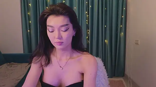 Snapshot of AudreyMell chatting on 01.13.25 AudreyMell online show from 01.13.25