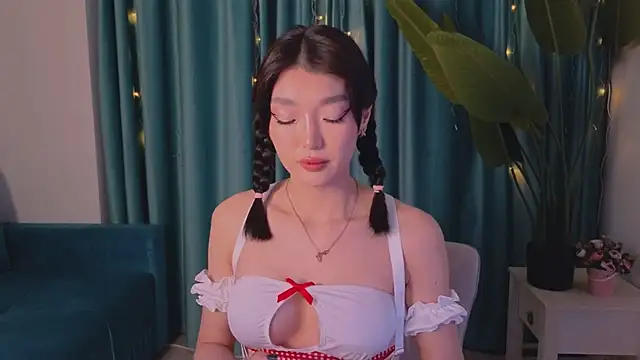 Snapshot of AudreyMell chatting on 01.25.25 AudreyMell online show from 01.25.25