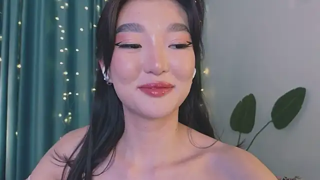 Snapshot of AudreyMell chatting on 02.04.25 AudreyMell online show from 02.04.25