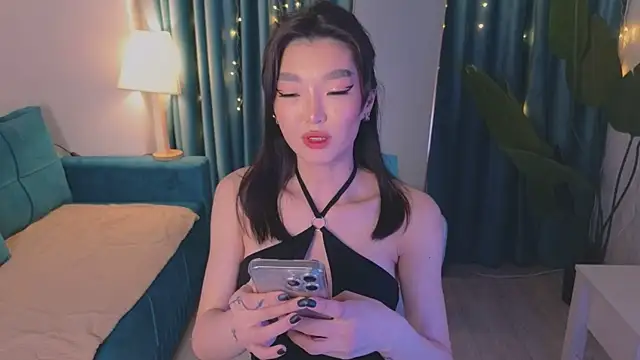 Snapshot of AudreyMell chatting on 02.08.25 AudreyMell online show from 02.08.25