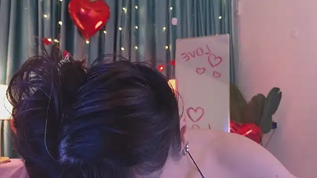 Snapshot of AudreyMell chatting on 02.11.25 AudreyMell online show from 02.11.25