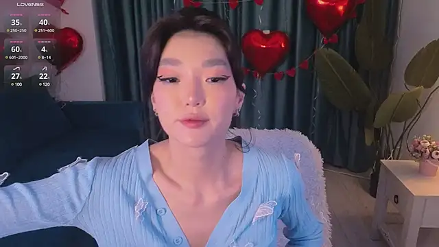 Snapshot of AudreyMell chatting on 02.14.25 AudreyMell online show from 02.14.25