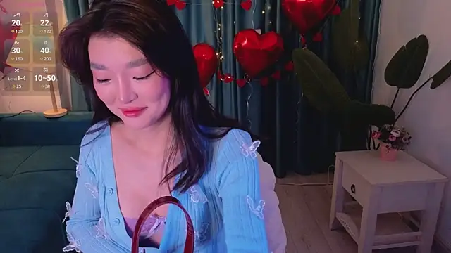 Snapshot of AudreyMell chatting on 02.18.25 AudreyMell online show from 02.18.25