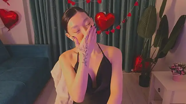 Snapshot of AudreyMell chatting on 02.21.25 AudreyMell online show from 02.21.25