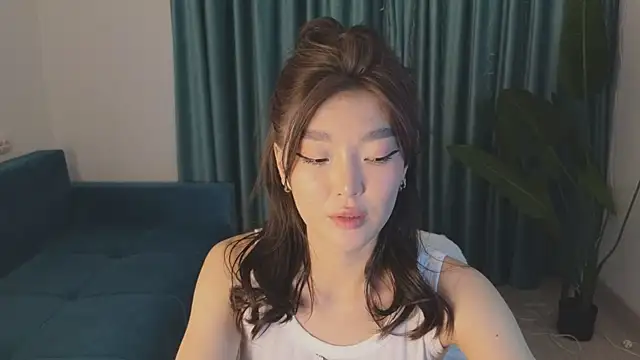 Snapshot of AudreyMell chatting on 03.22.25 AudreyMell online show from 03.22.25