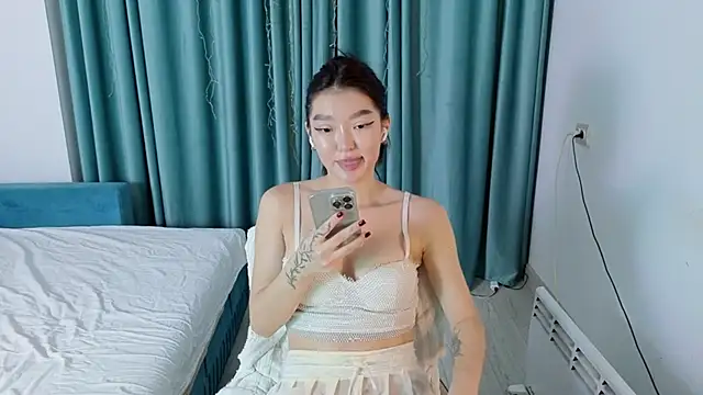 Snapshot of AudreyMell chatting on 09.24.25 AudreyMell online show from 09.24.25